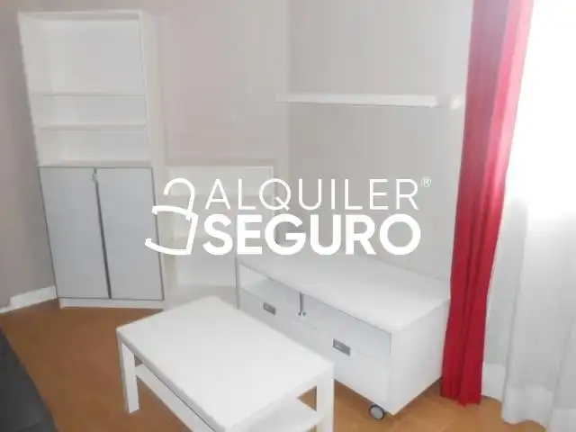 Schlafzimmer von Wohnung zur Miete in Madrid mit Heizung und Möbliert