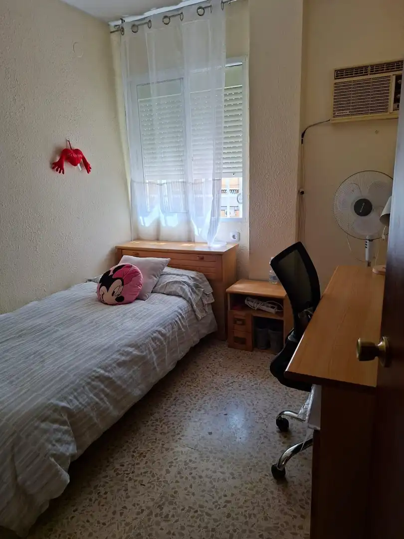 Habitación de Piso de alquiler en Sevilla con Aire acondicionado, Amueblado y Balcón