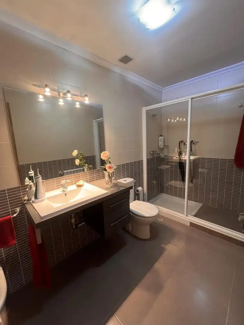 Baño de Piso en venta en Plasencia con Aire acondicionado, Terraza y Amueblado