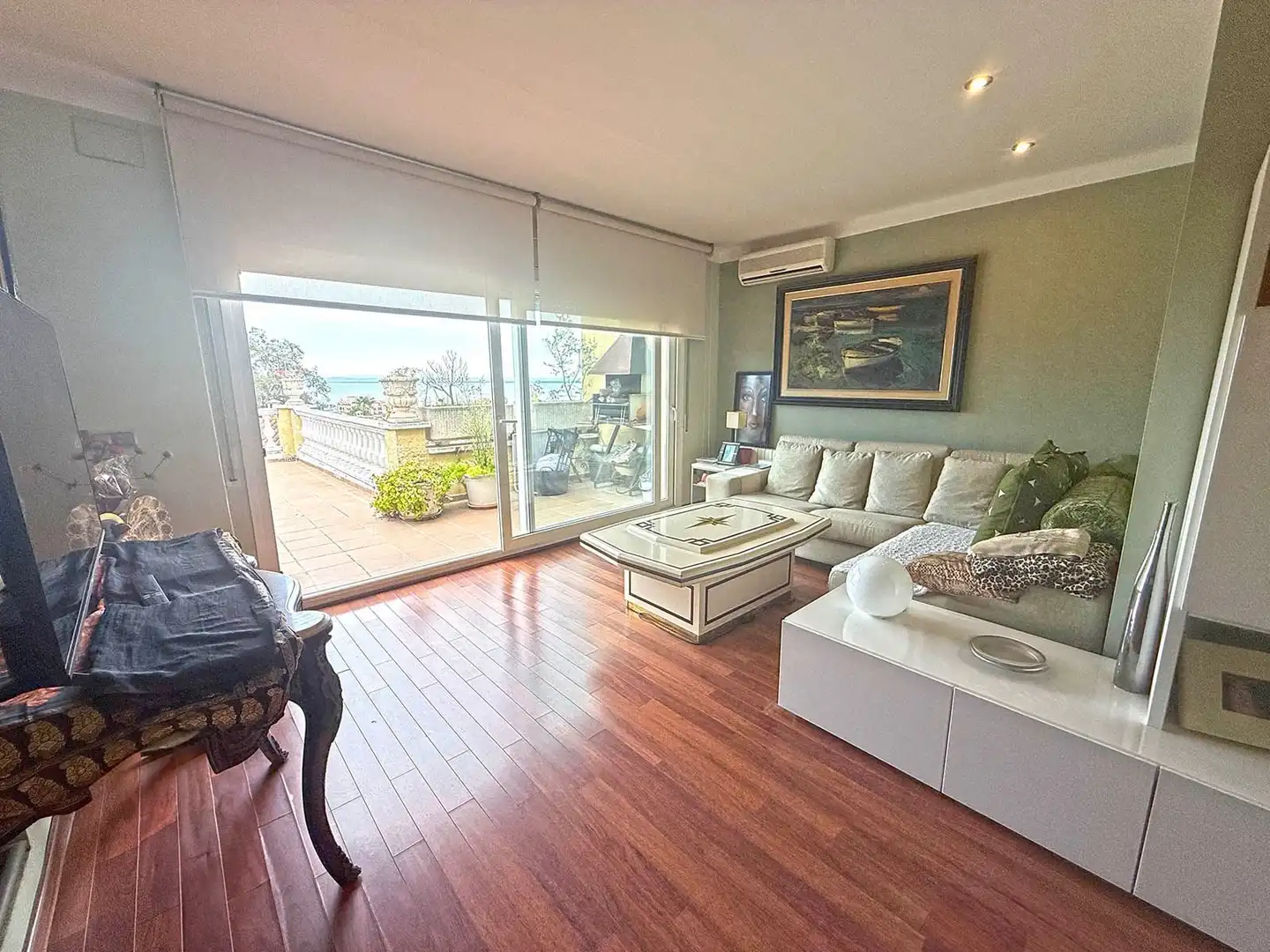 Sala d'estar de Casa o xalet en venda en Roses amb Aire condicionat, Calefacció i Jardí privat