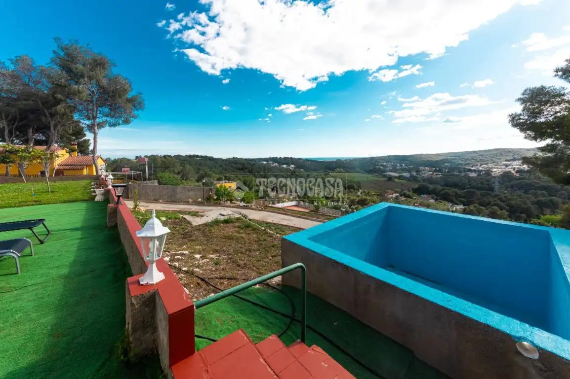 Terrassa de Casa o xalet en venda en Cubelles amb Calefacció i Piscina
