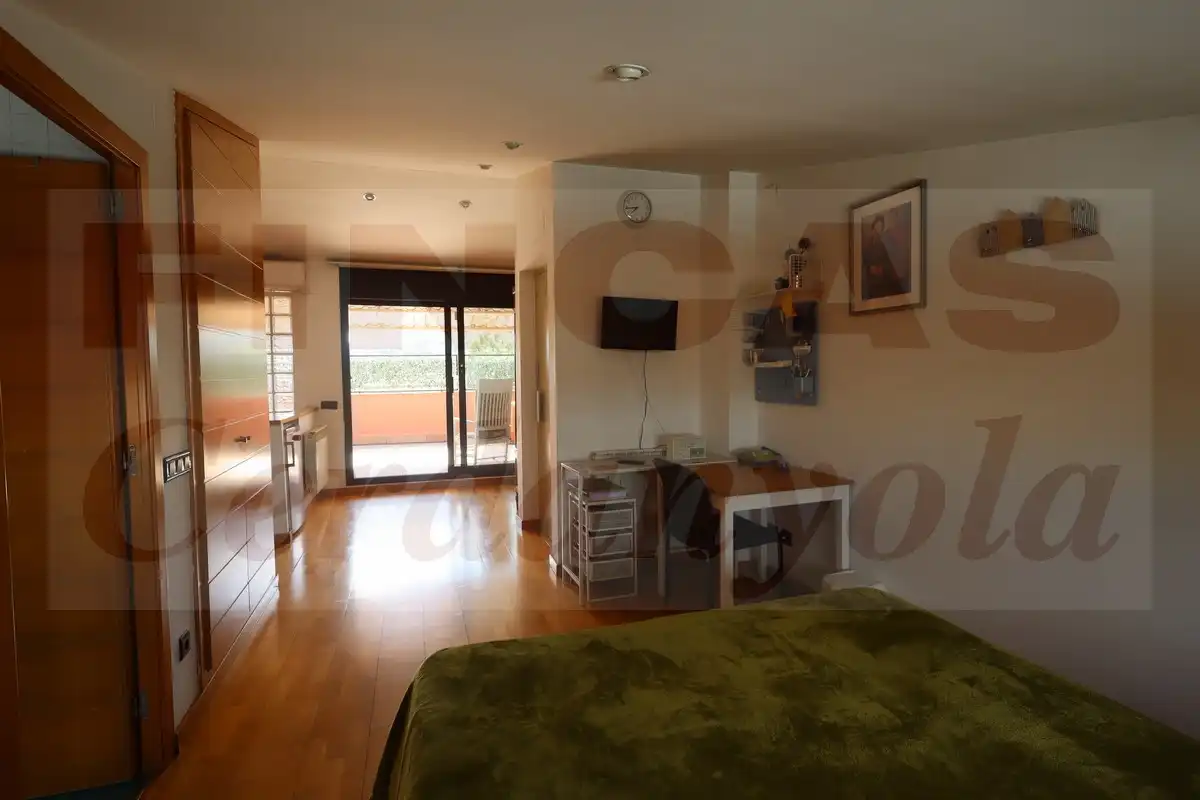 Dormitori de Casa adosada en venda en Cerdanyola del Vallès amb Aire condicionat, Calefacció i Terrassa