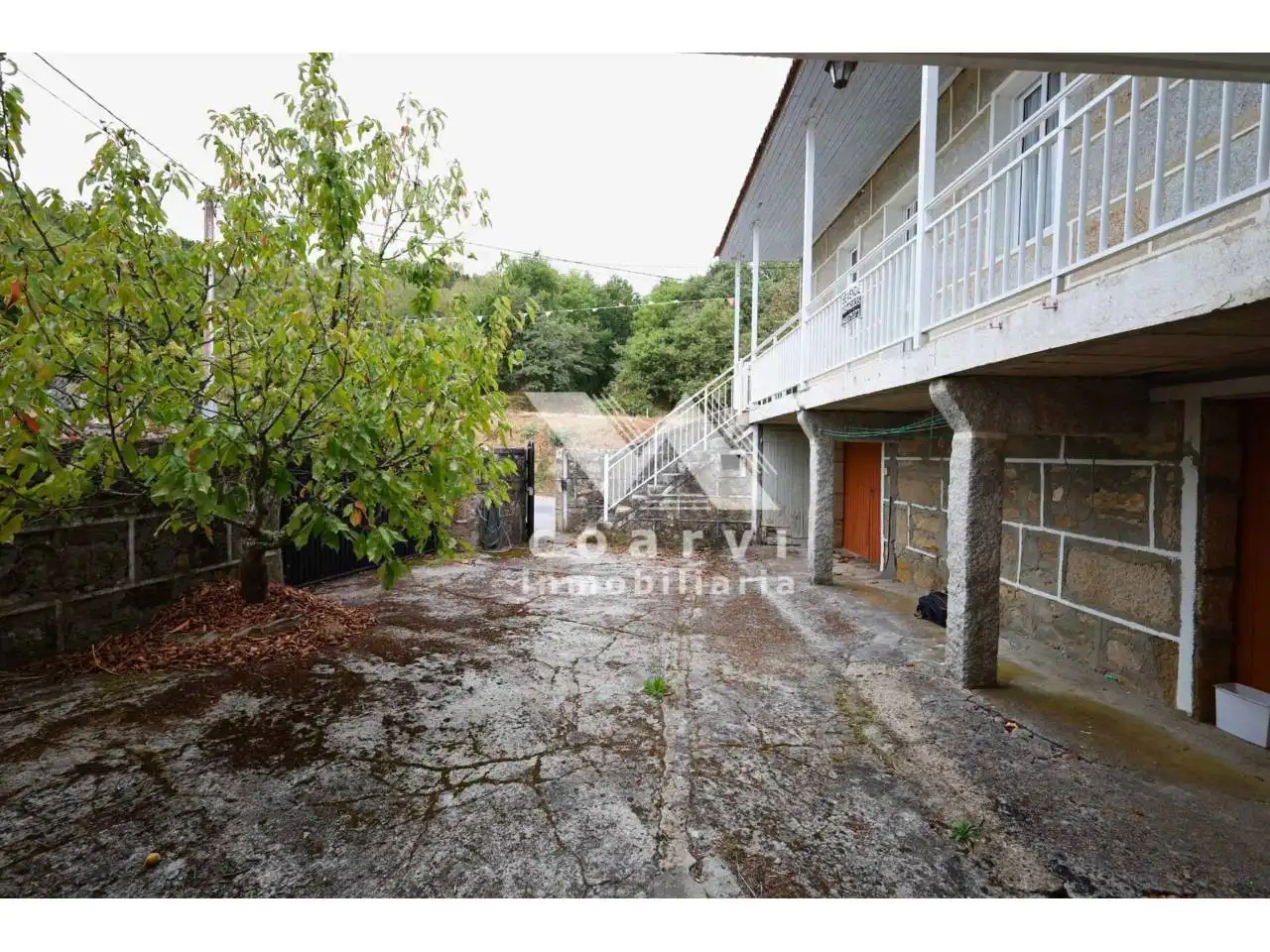 Vista exterior de Casa o xalet en venda en A Merca   amb Jardí privat, Terrassa i Moblat