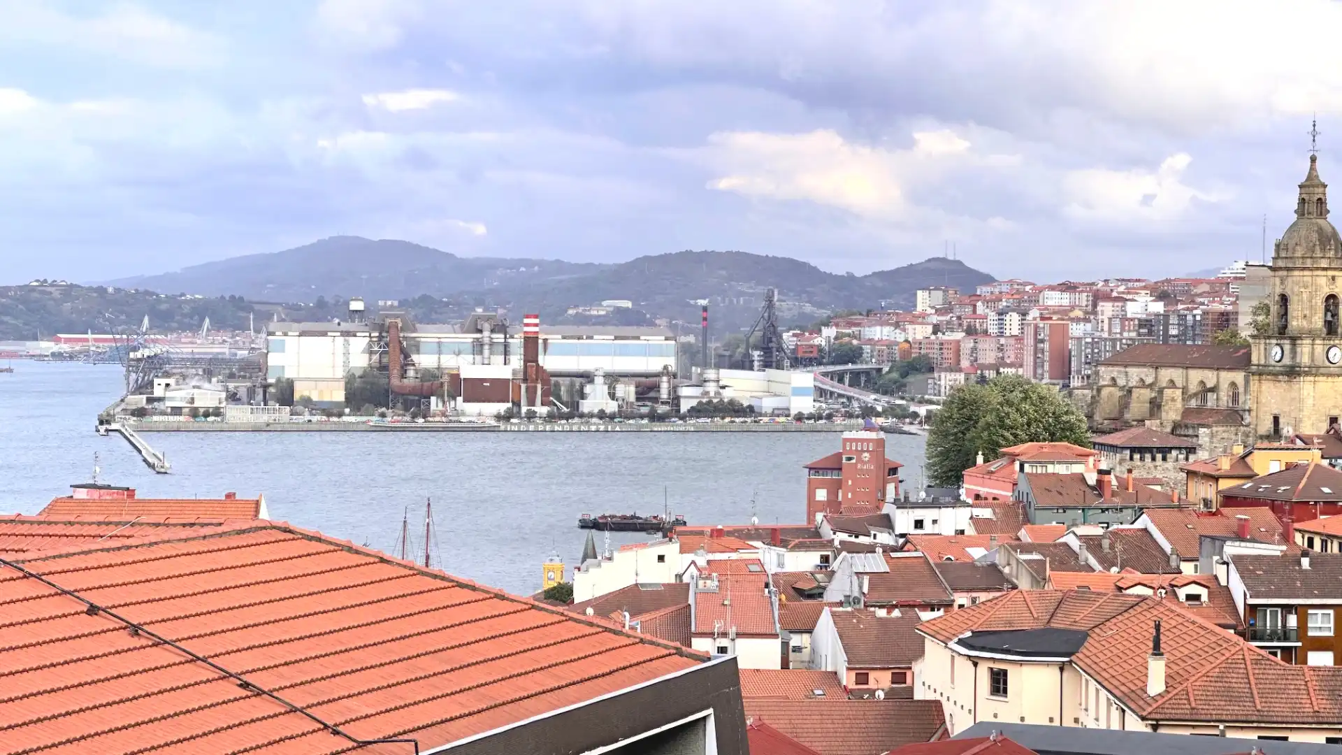 Außenansicht von Wohnung zum Verkauf in Portugalete mit Heizung, Terrasse und Möbliert