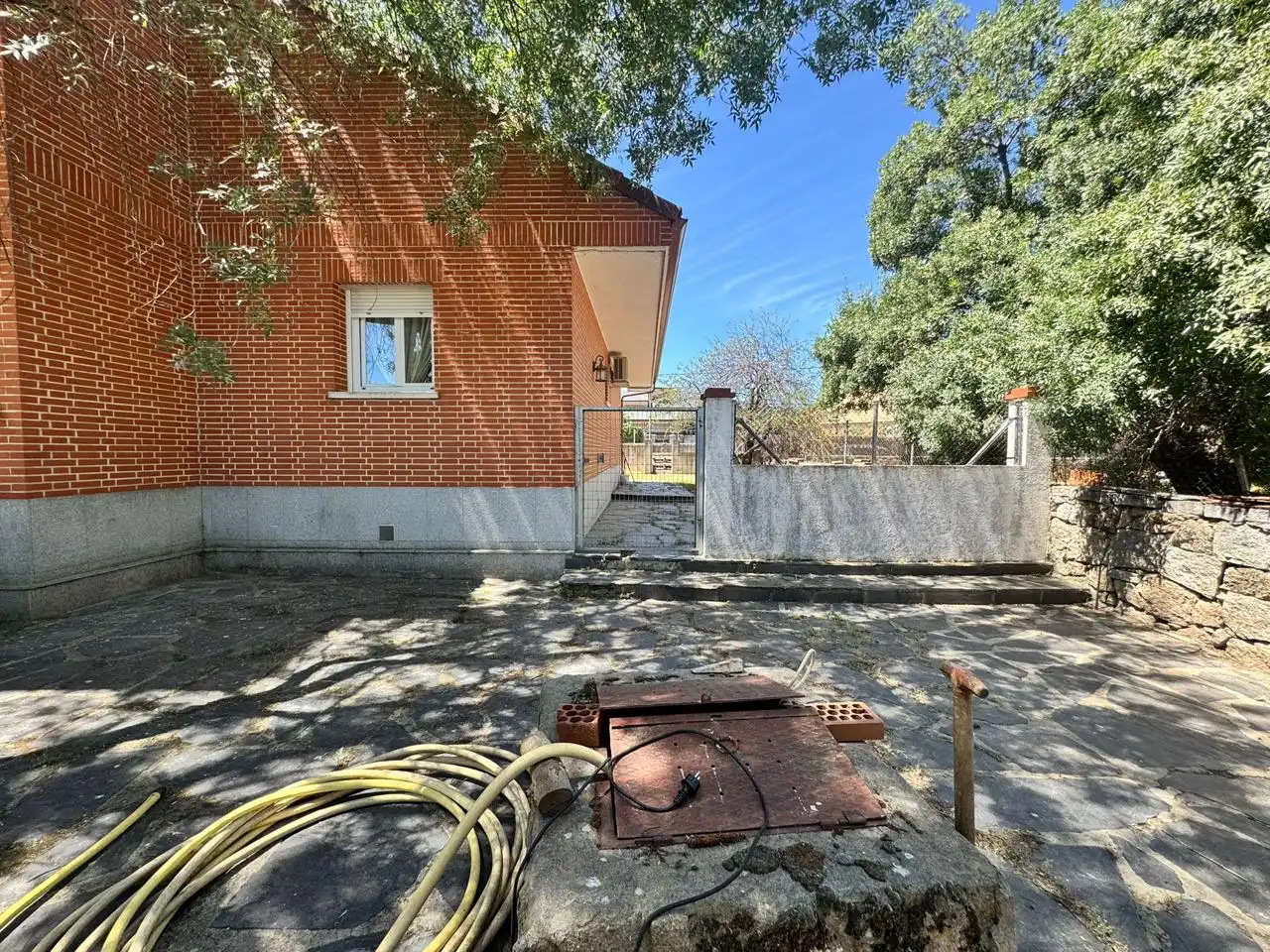 Außenansicht von Haus oder Chalet zum Verkauf in Galapagar mit Klimaanlage, Heizung und Privatgarten