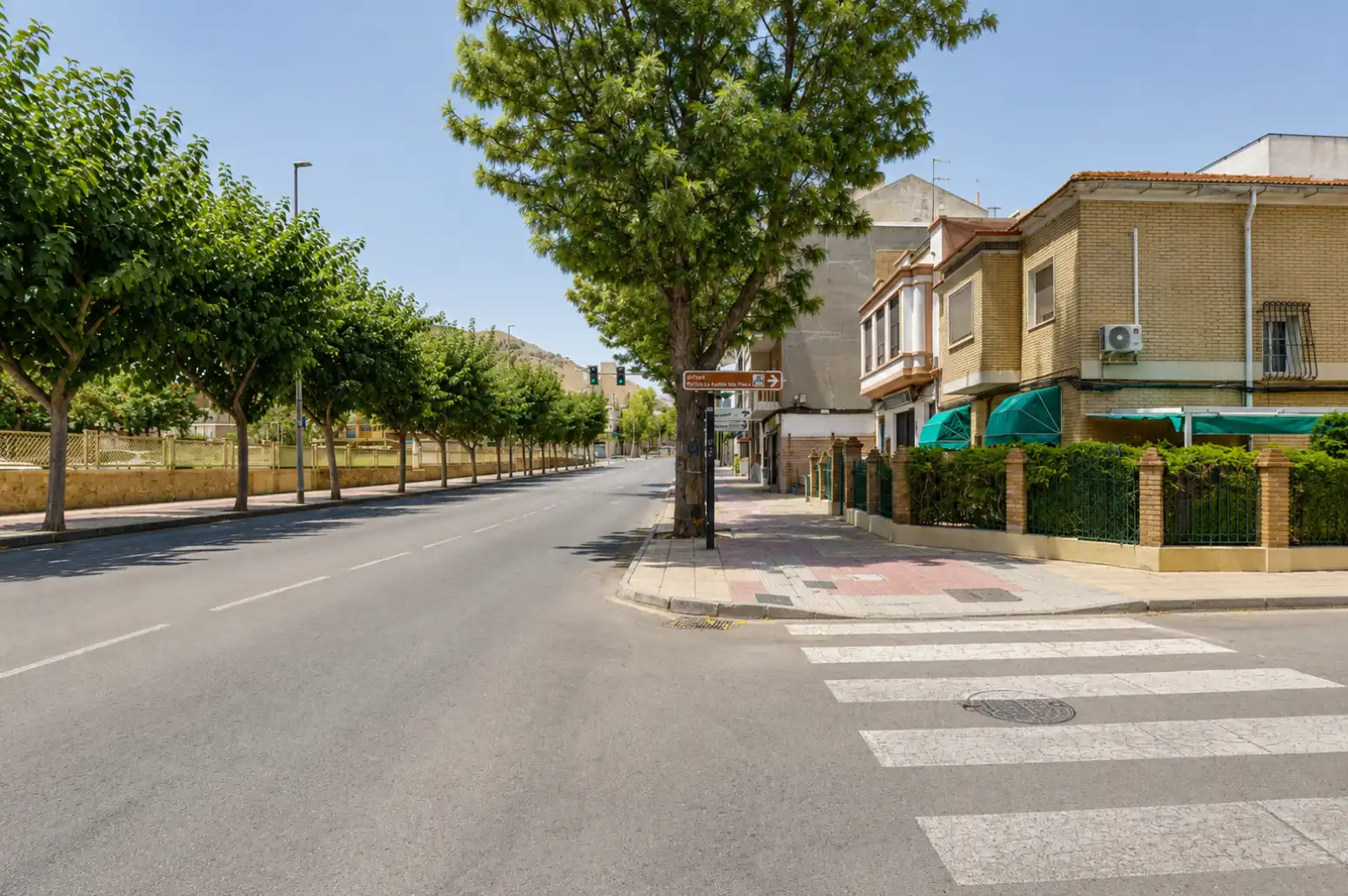 Vista exterior de Casa adosada en venda en Cartagena amb Aire condicionat i Jardí privat