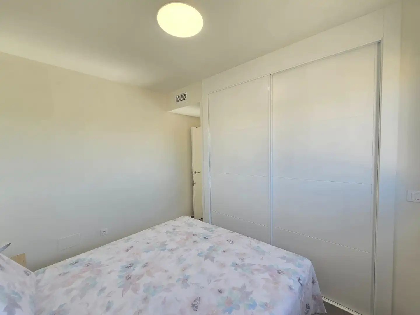 Dormitori de Apartament en venda en Orihuela amb Jardí privat, Terrassa i Traster