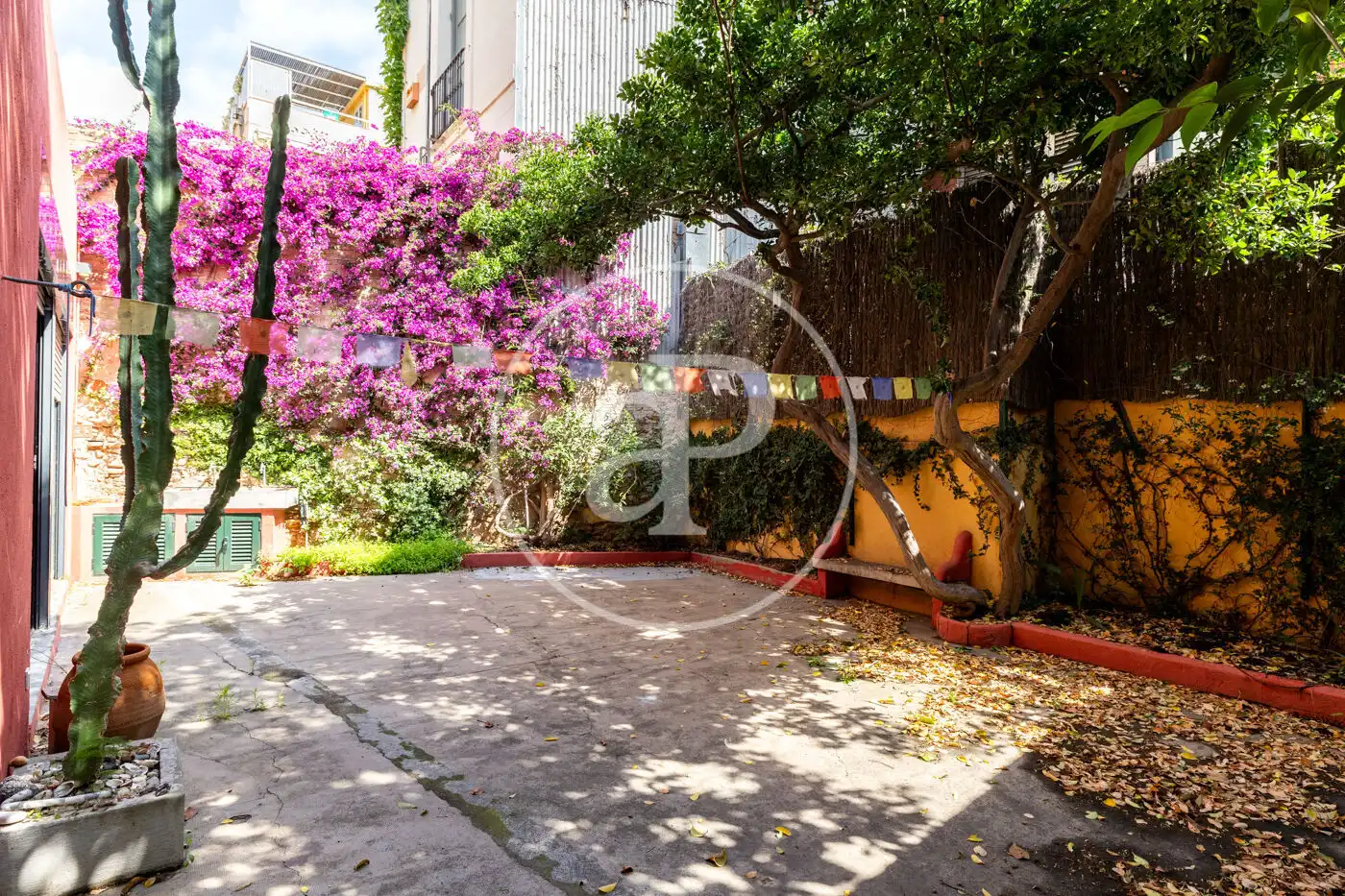 Vista exterior de Casa adosada en venta en Barcelona con Calefacción, Jardín privado y Terraza
