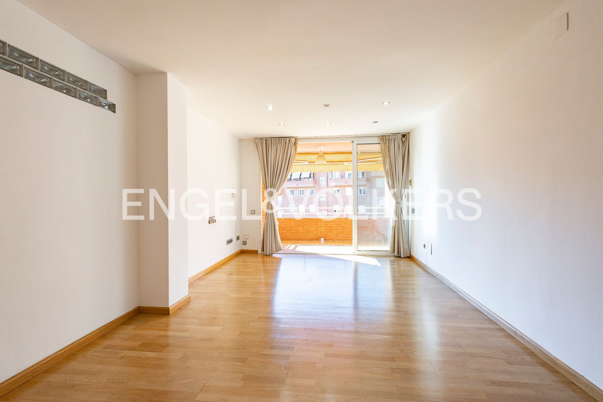 Sala d'estar de Apartament en venda en Sant Joan Despí amb Aire condicionat, Calefacció i Parquet