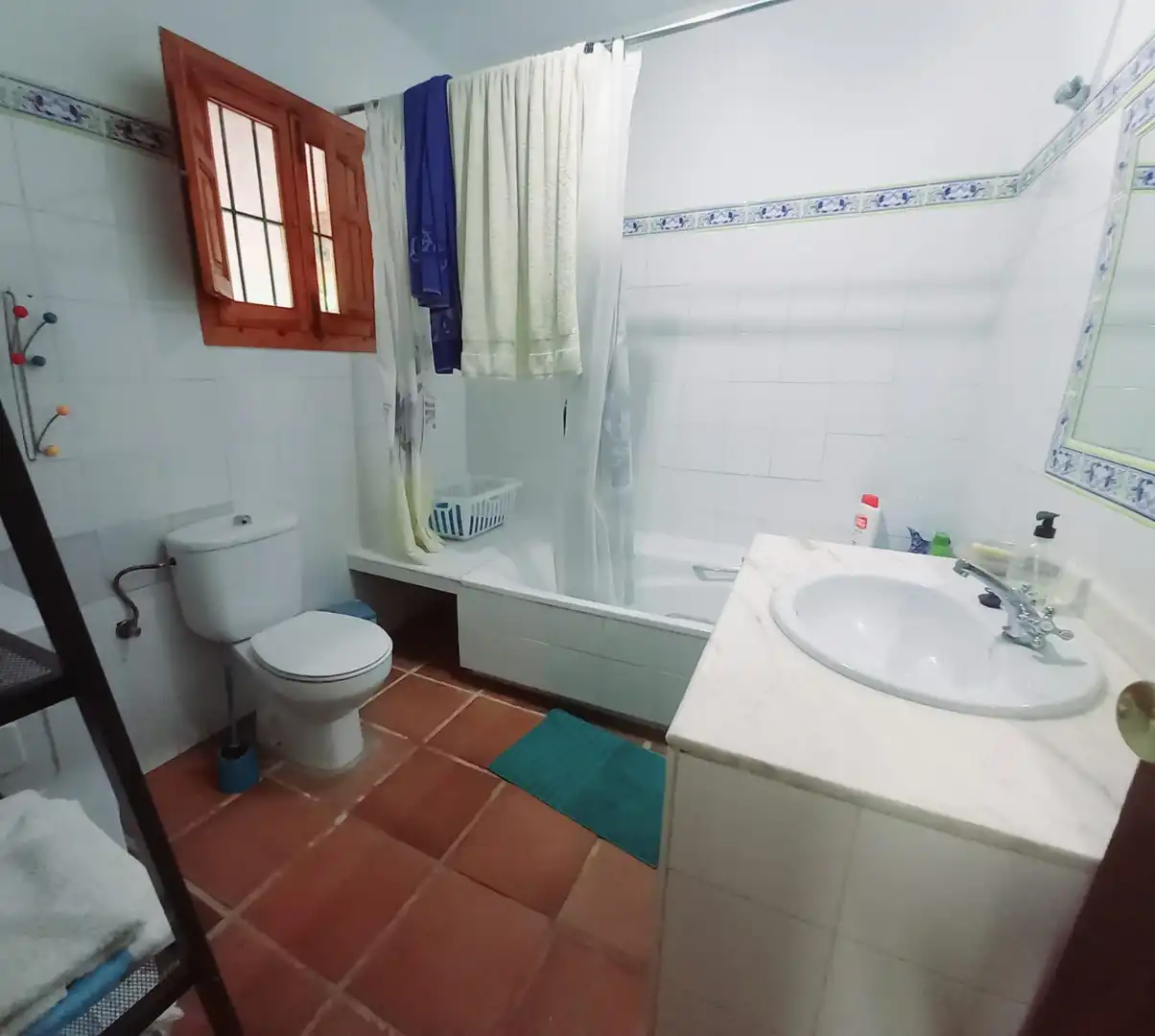Baño de Casa adosada en venta en Comares con Terraza, Trastero y Amueblado