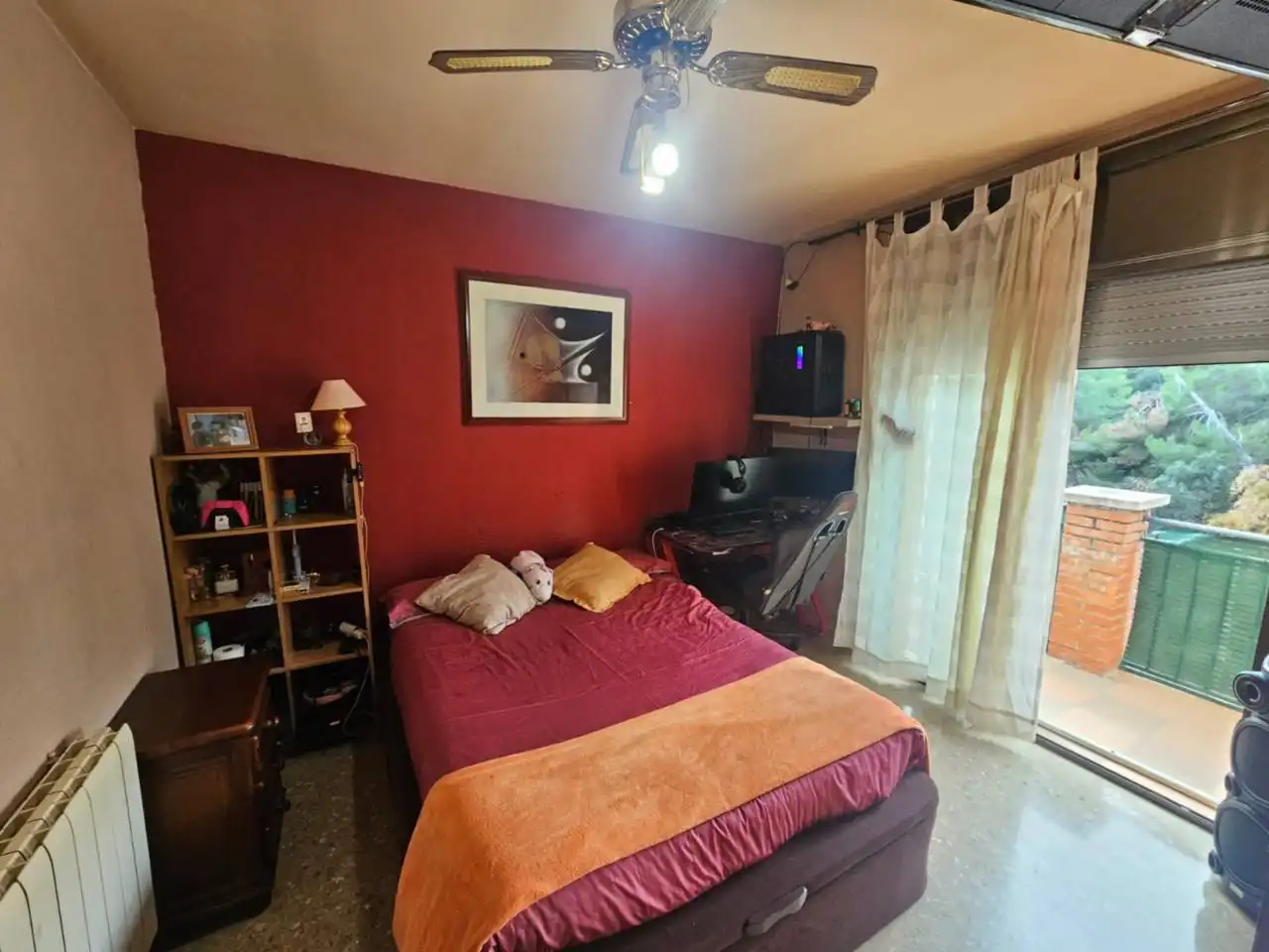 Dormitori de Casa o xalet en venda en Rubí amb Aire condicionat, Calefacció i Jardí privat