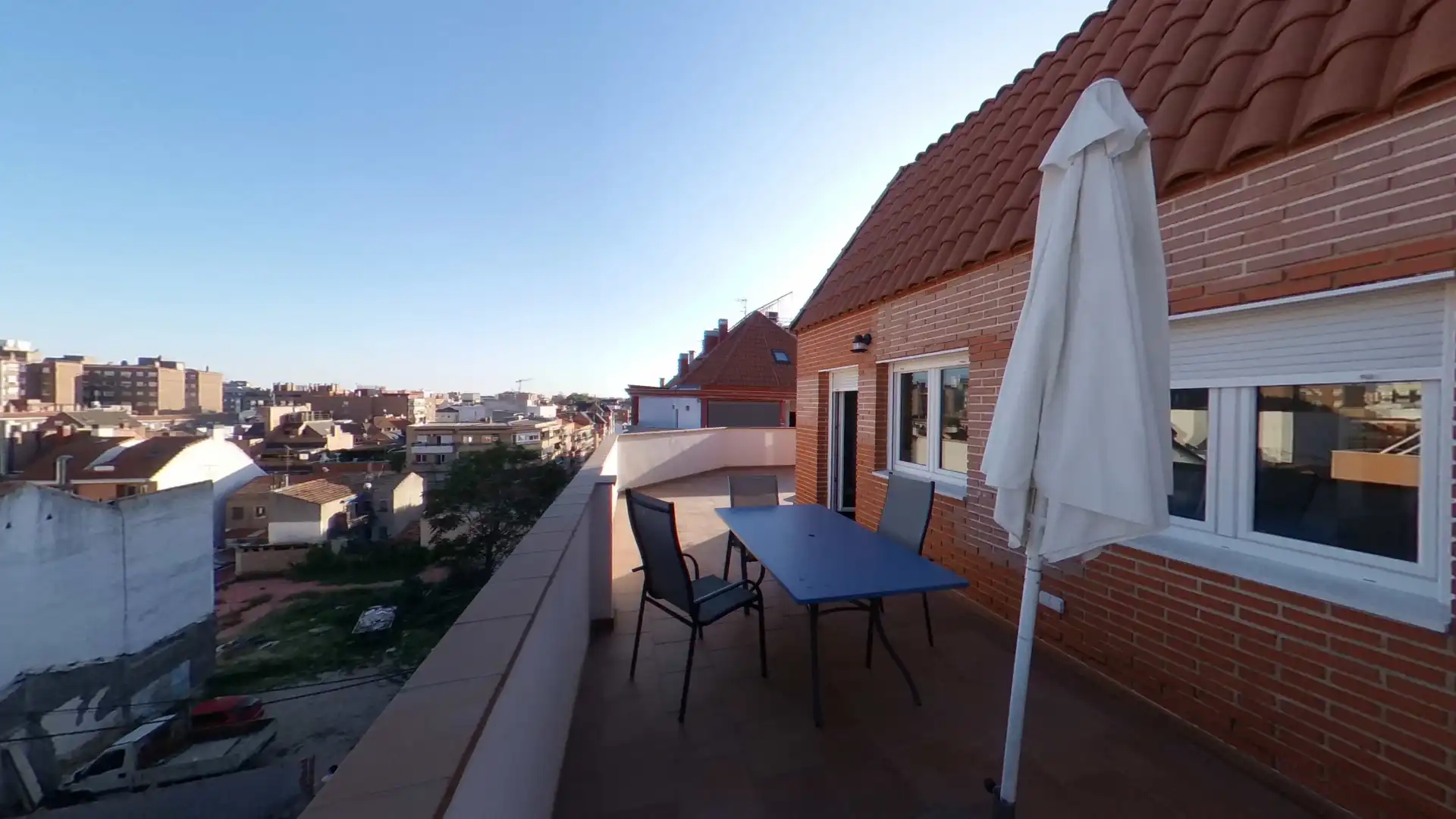 Flat for rent in Calle de Gonzalo Herrero, Valdeacederas