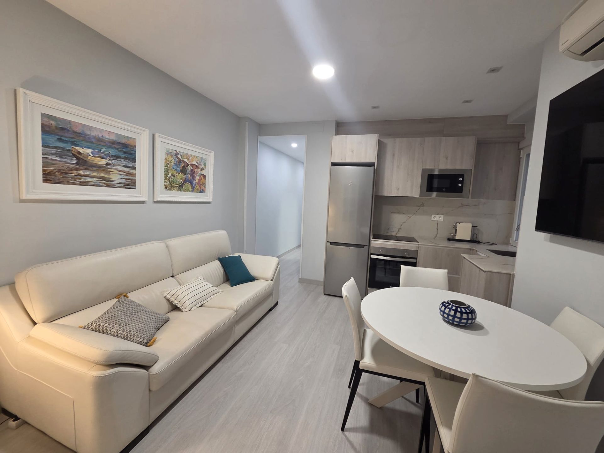 Living room of Flat to rent in  Granada Capital  with Air Conditioner, Heating and Furnished
