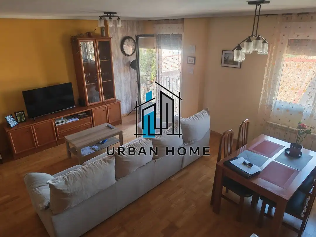 Sala de estar de Dúplex en venta en San Andrés del Rabanedo con Calefacción, Trastero y Balcón