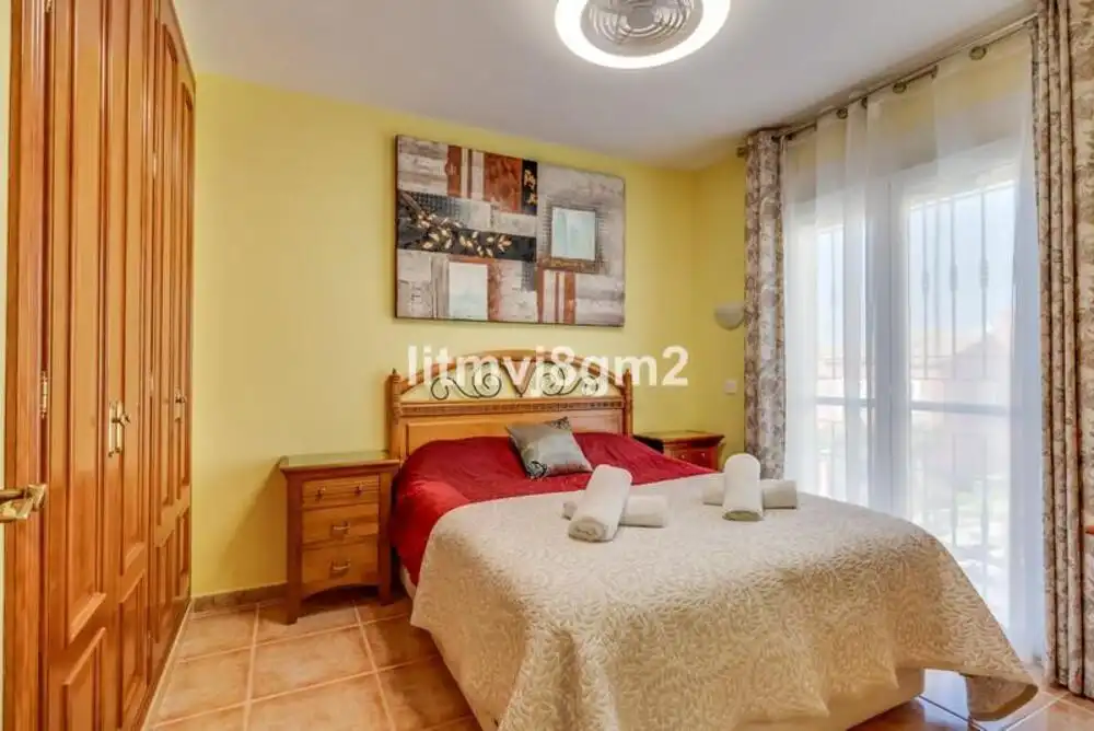 Dormitori de Casa adosada de lloguer en Mijas amb Aire condicionat, Terrassa i Piscina