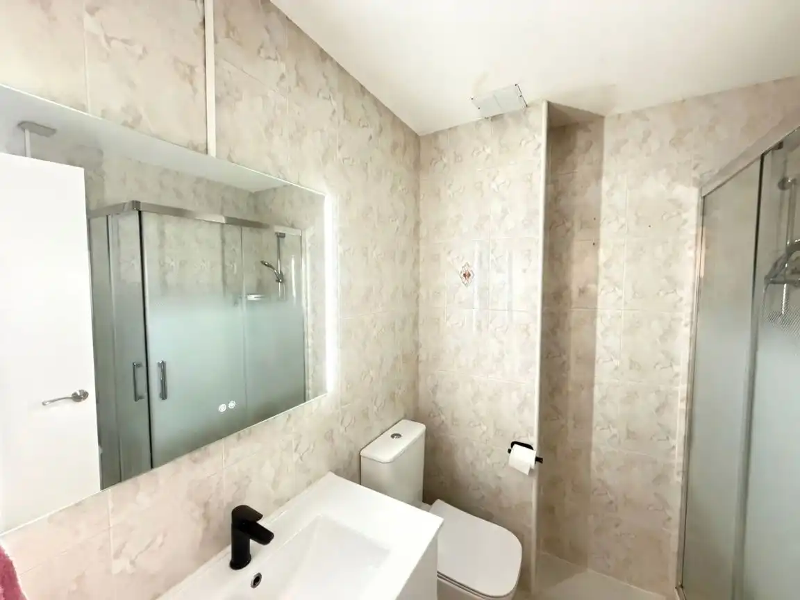 Bathroom of Flat for sale in Alcalá de Henares  with Air Conditioner and Heating