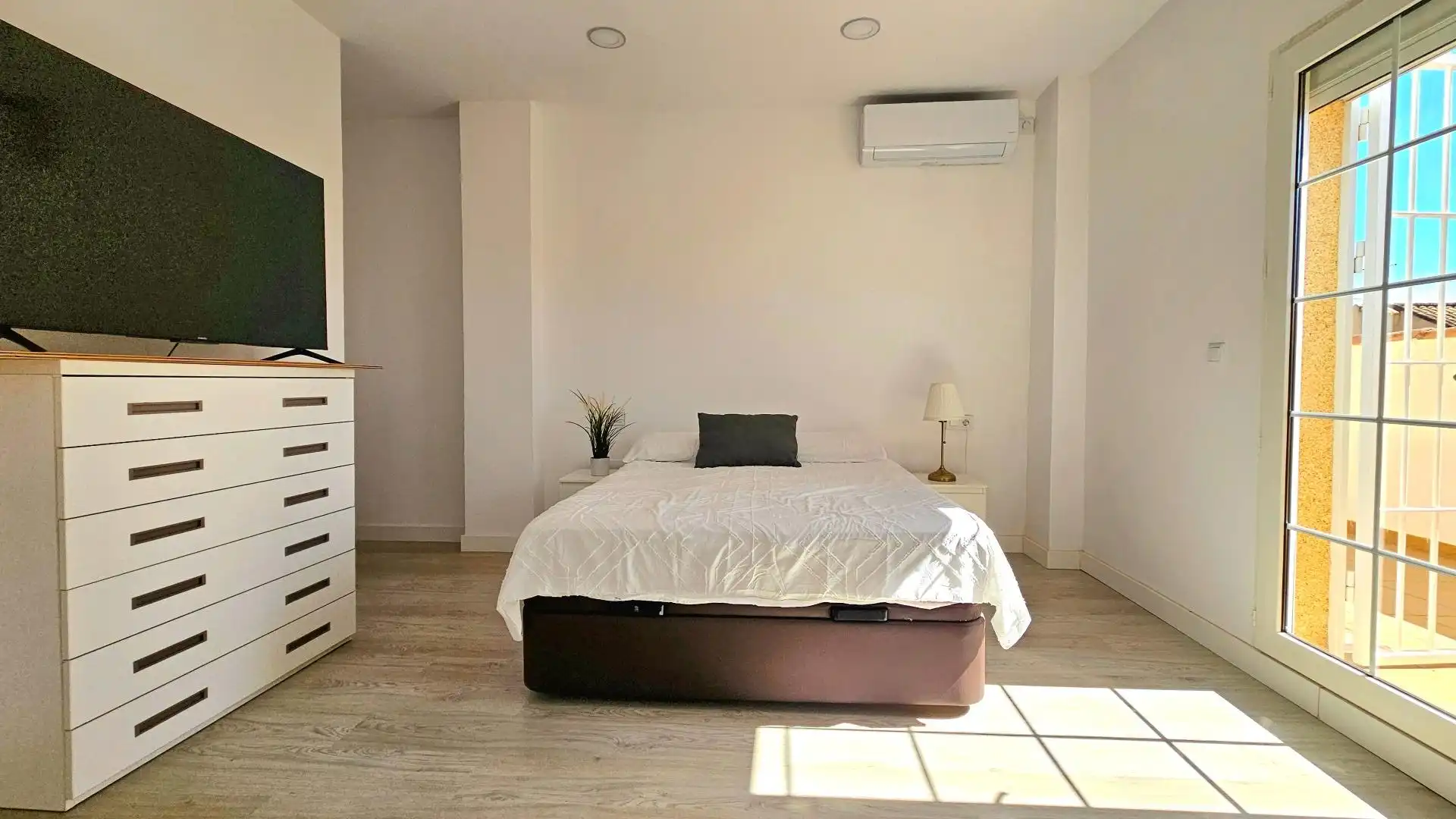 Dormitori de Casa adosada en venda en Cartagena amb Aire condicionat, Calefacció i Jardí privat