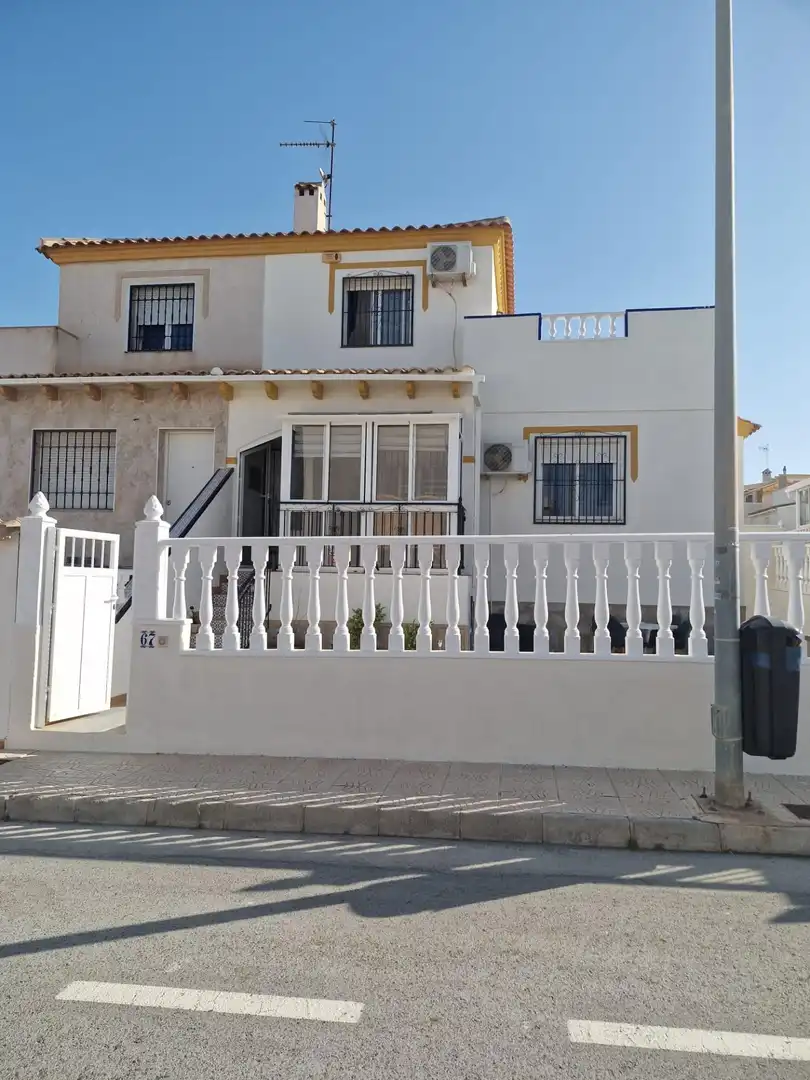 Maison mitoyenne avec piscine à louer à Playa de los Locos, imagen 2