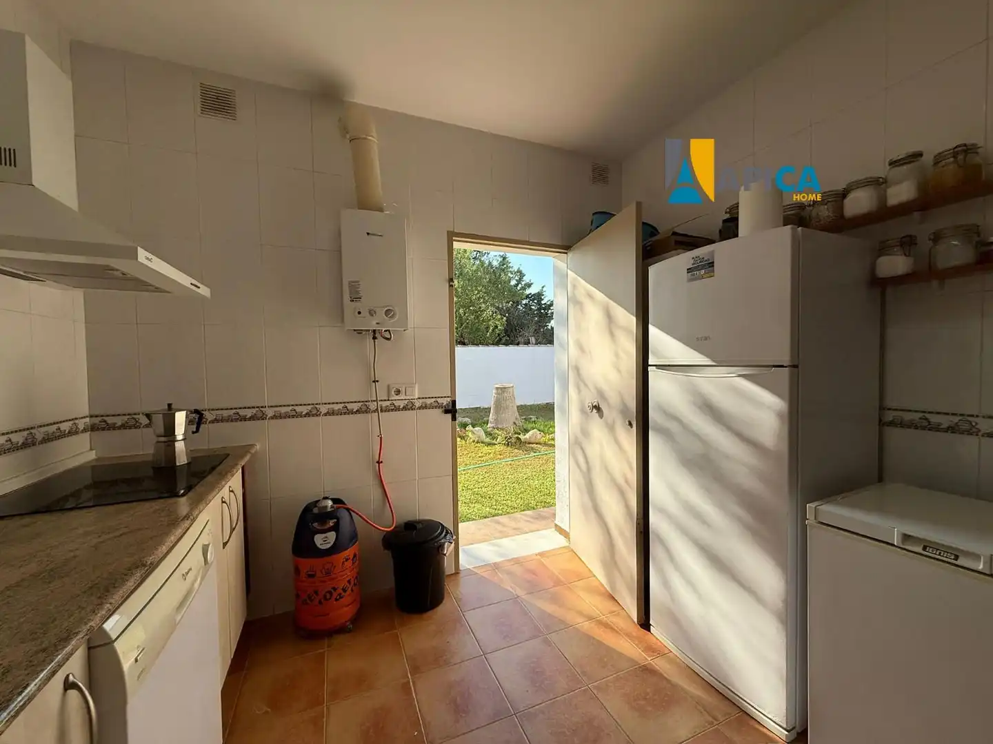 Cocina de Casa o chalet en venta en Chiclana de la Frontera con Aire acondicionado, Terraza y Piscina