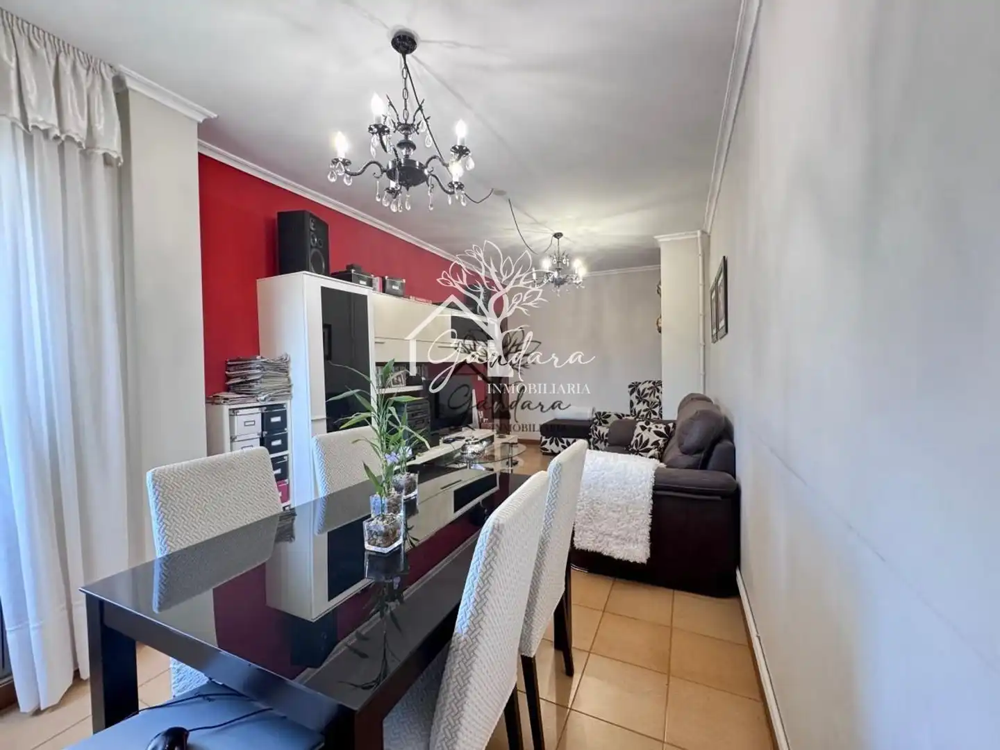 Sala d'estar de Edifici en venda en Neda