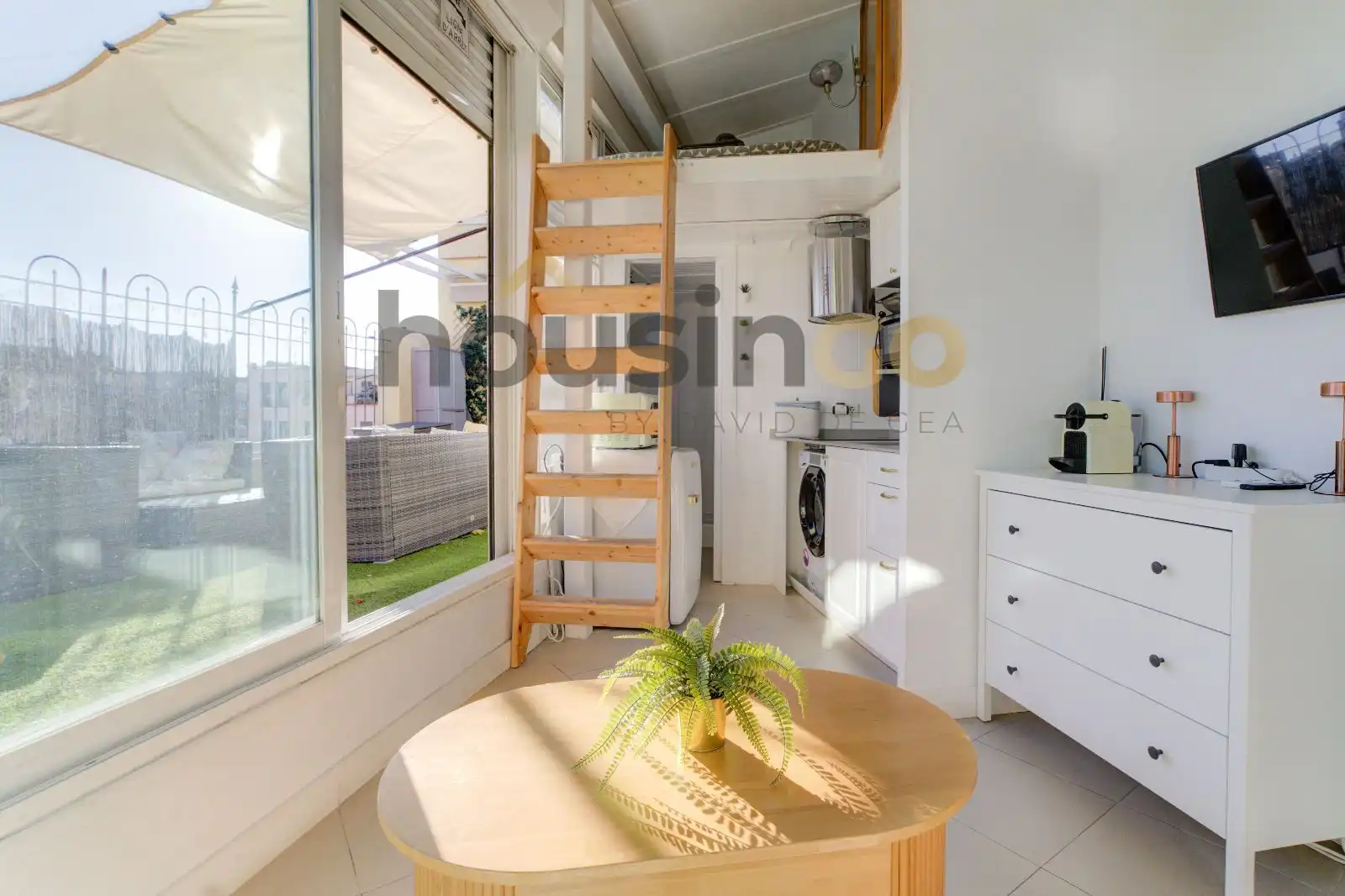 Balcony of Attic for rent in Madrid  with Air Conditioner, Heating and Furnished