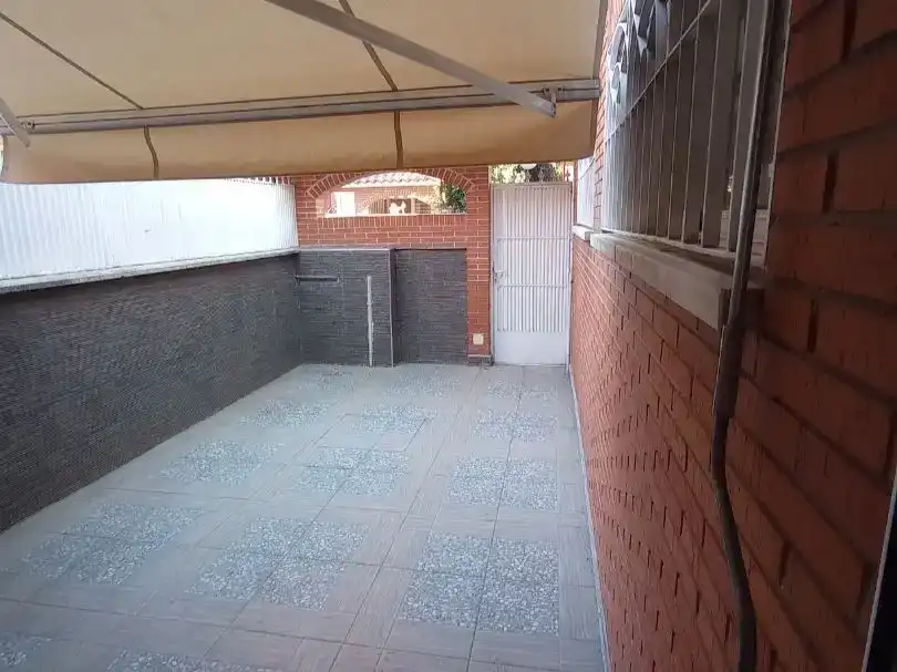 Terrassa de Casa adosada en venda en Alcalá de Henares amb Aire condicionat i Balcó