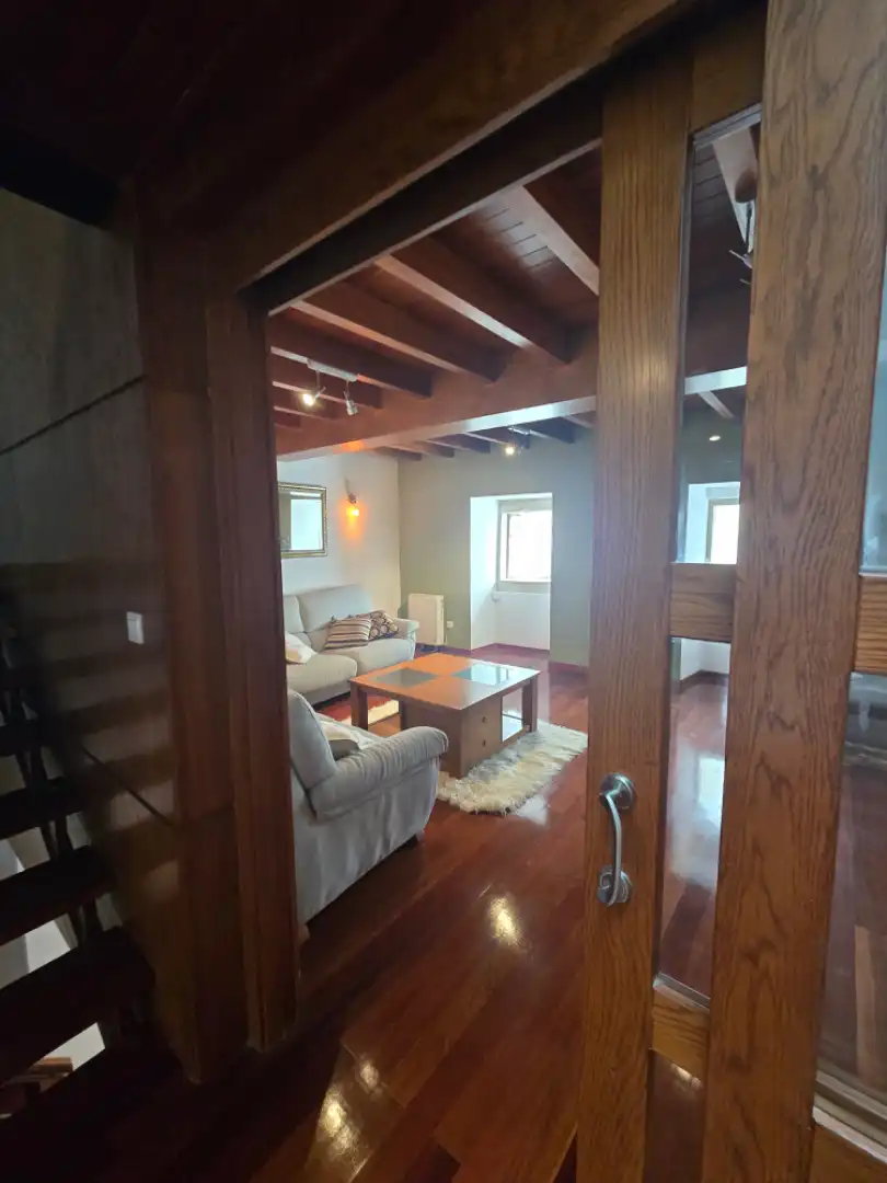 Sala de estar de Casa adosada en venta en Viveiro con Calefacción, Parquet y Horno