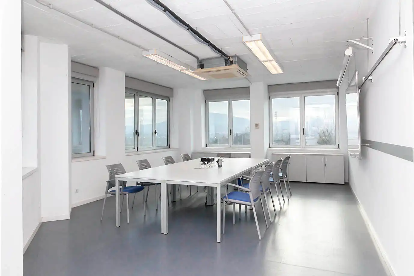 Nave industrial en venta en Molins de Rei con Alarma