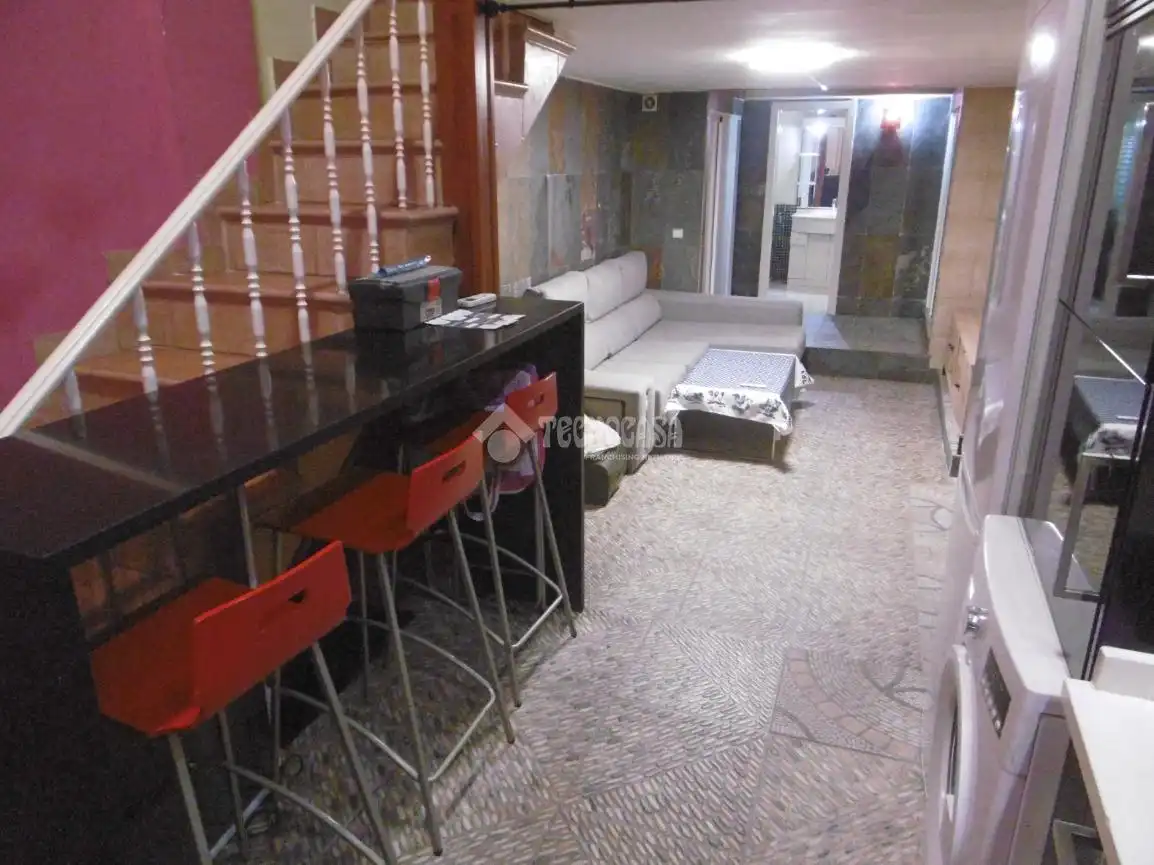 Flat for rent in Madrid  with Air Conditioner and Furnished