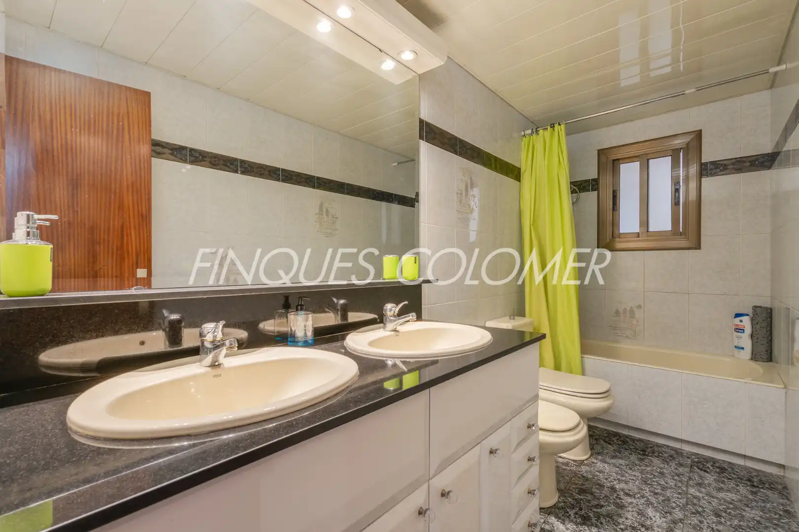 Baño de Piso en venta en Rubí con Aire acondicionado, Calefacción y Horno