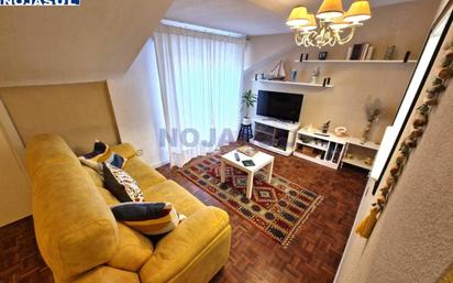 Sala d'estar de Apartament en venda en Noja amb Jardí privat, Parquet i Terrassa