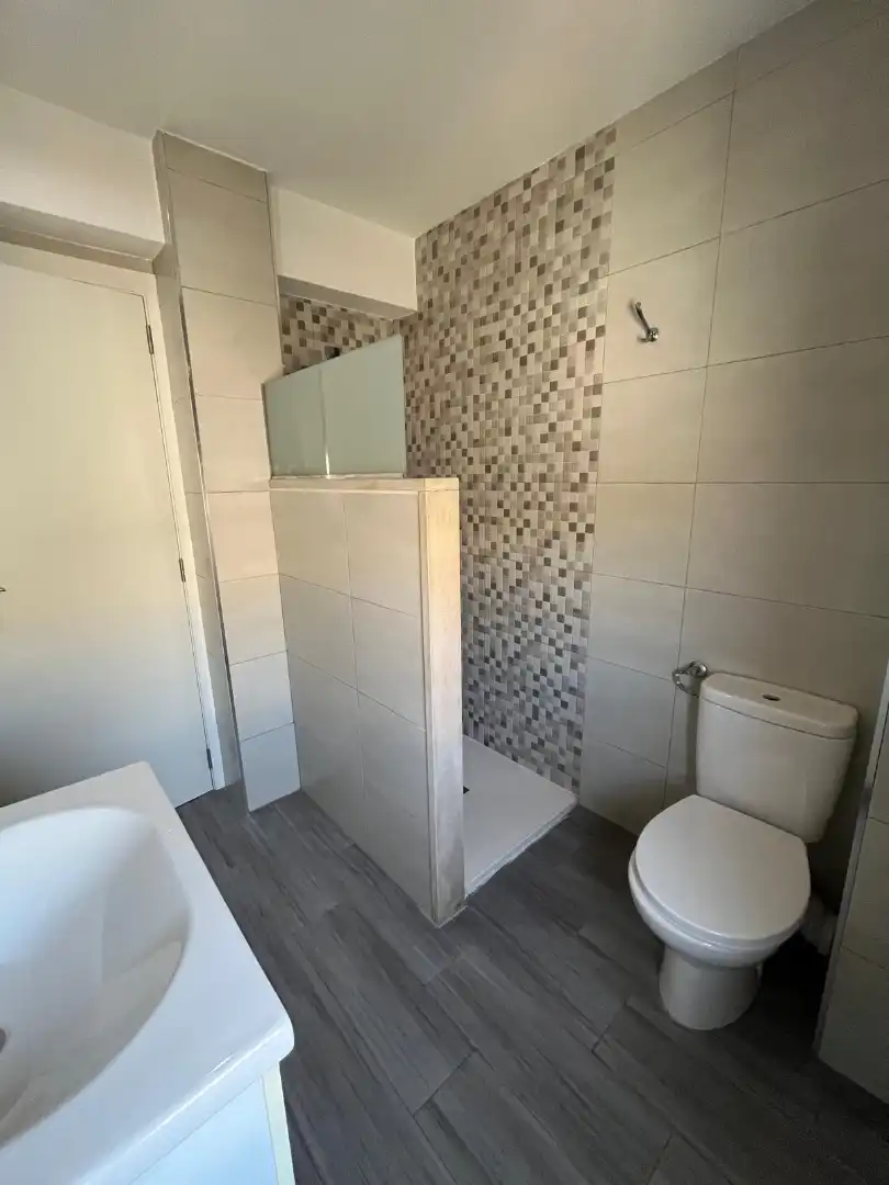 Badezimmer von Wohnung zum Verkauf in Quart de Poblet mit Klimaanlage, Heizung und Parkett