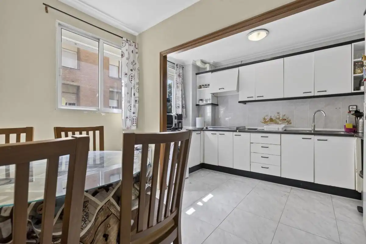 Küche von Wohnung zum Verkauf in San Juan de Aznalfarache mit Klimaanlage, Heizung und Terrasse