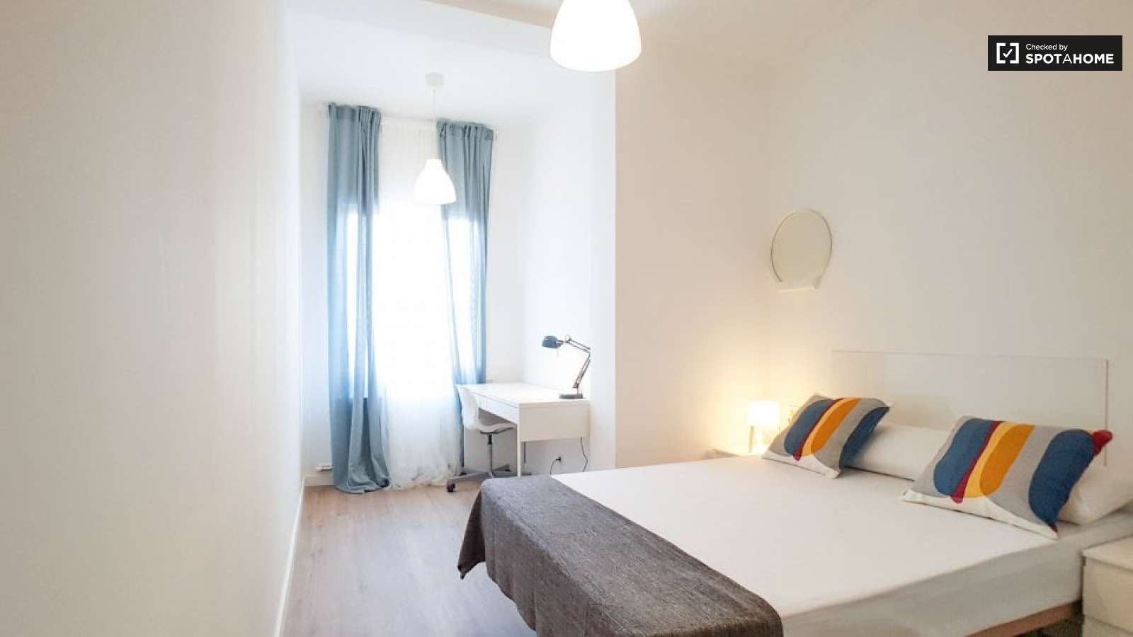 Bedroom of Flat to share in  Barcelona Capital  with Air Conditioner, Heating and Terrace