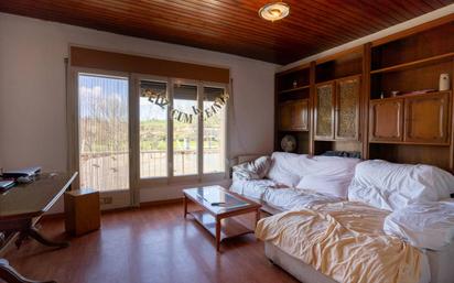 Sala d'estar de Casa o xalet en venda en Roda de Ter amb Calefacció i Parquet