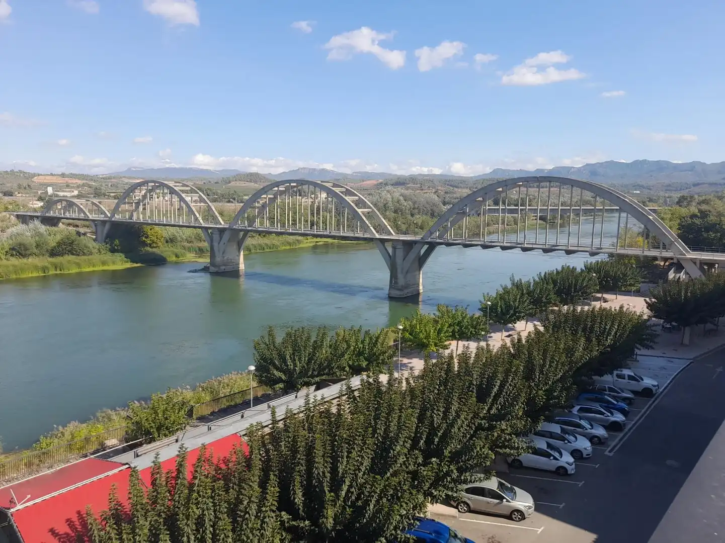 Außenansicht von Büro zum Verkauf in Móra d'Ebre mit Terrasse