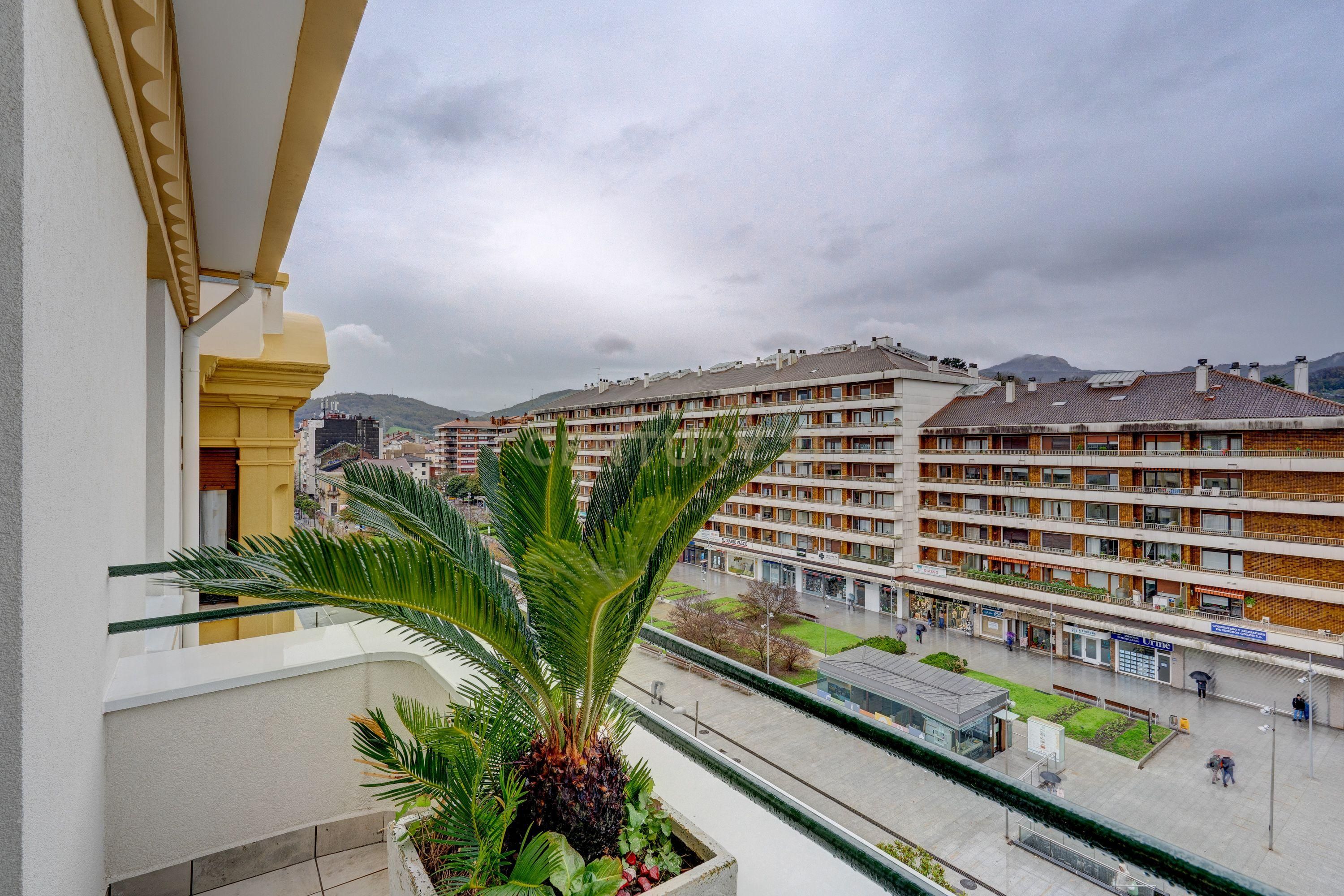 Flat for sale in Colon Ibilbidea, 36, Irun, Spain, 36, Centro - Mendibil - Santiago