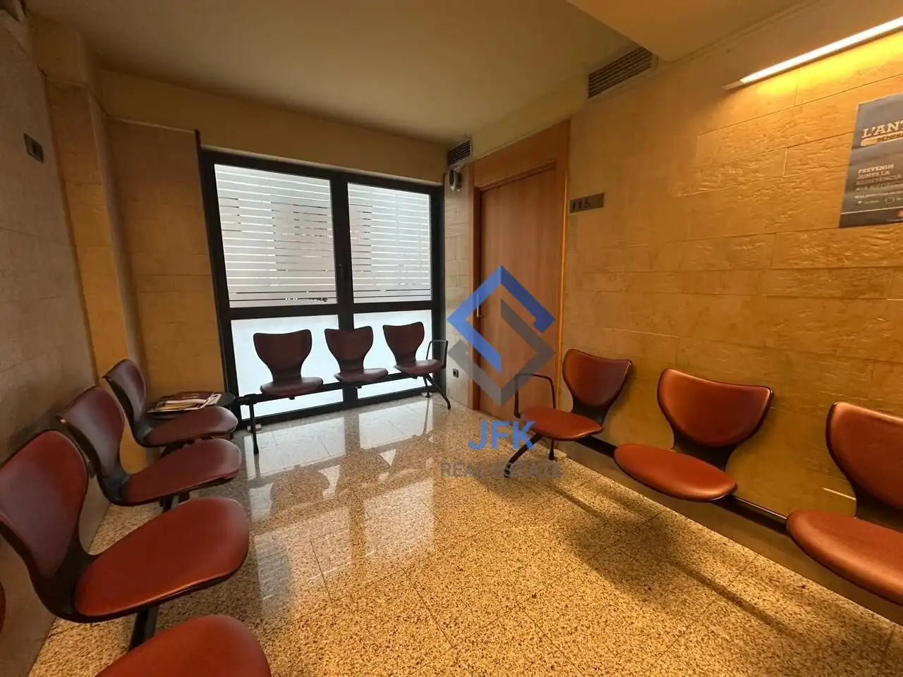 Ufficio con ascensore in affitto a Carlemany, imagen 2