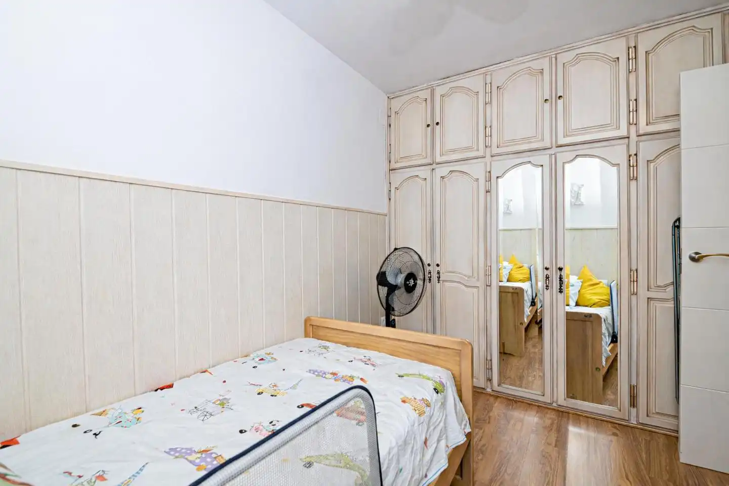 Schlafzimmer von Wohnung zum Verkauf in Lucena mit Klimaanlage und Balkon