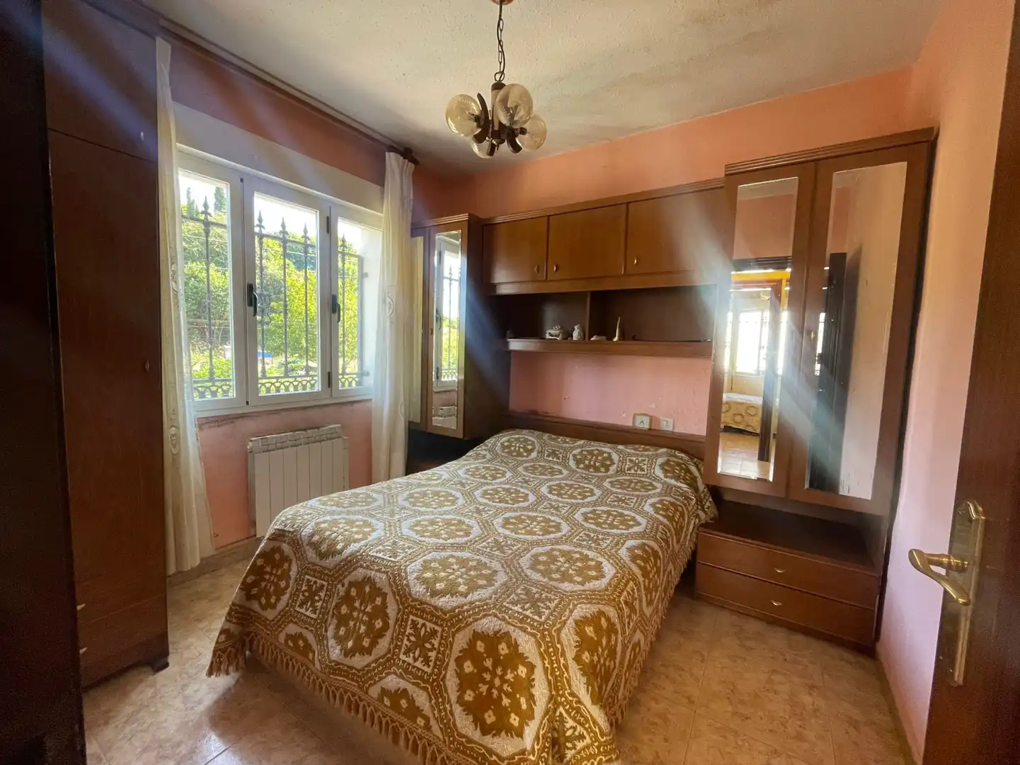 Habitación de Casa adosada en venta en Avilés con Calefacción