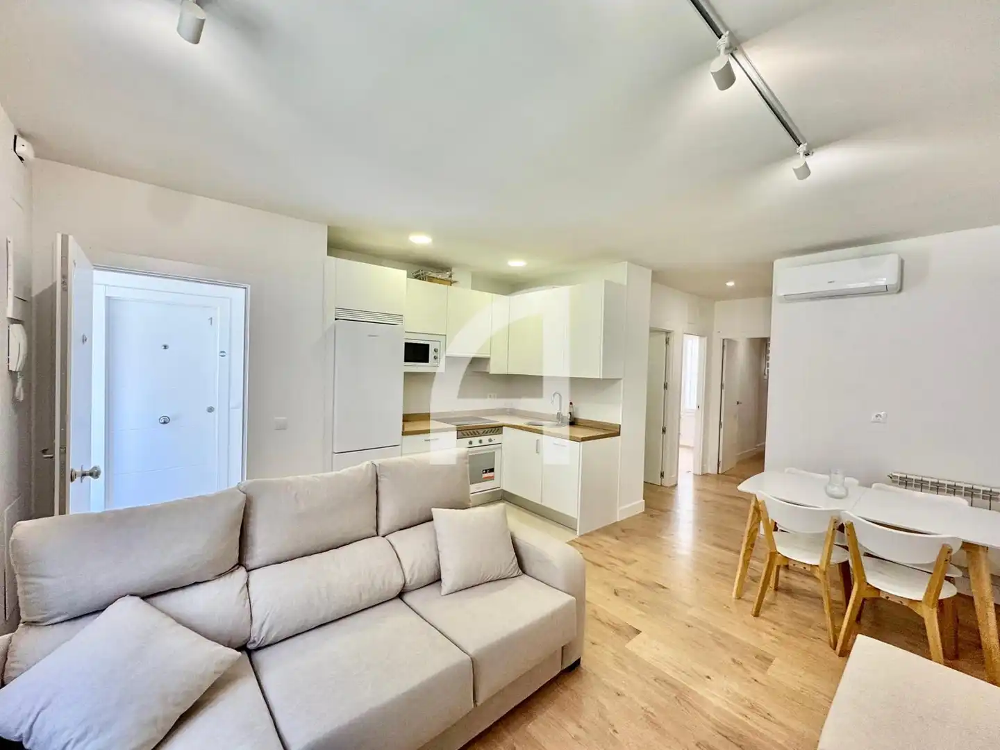 Living room of Flat for share in Madrid  with Air Conditioner, Heating and Furnished