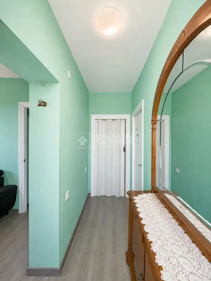 Habitación de Piso en venta en Madrid con Balcón