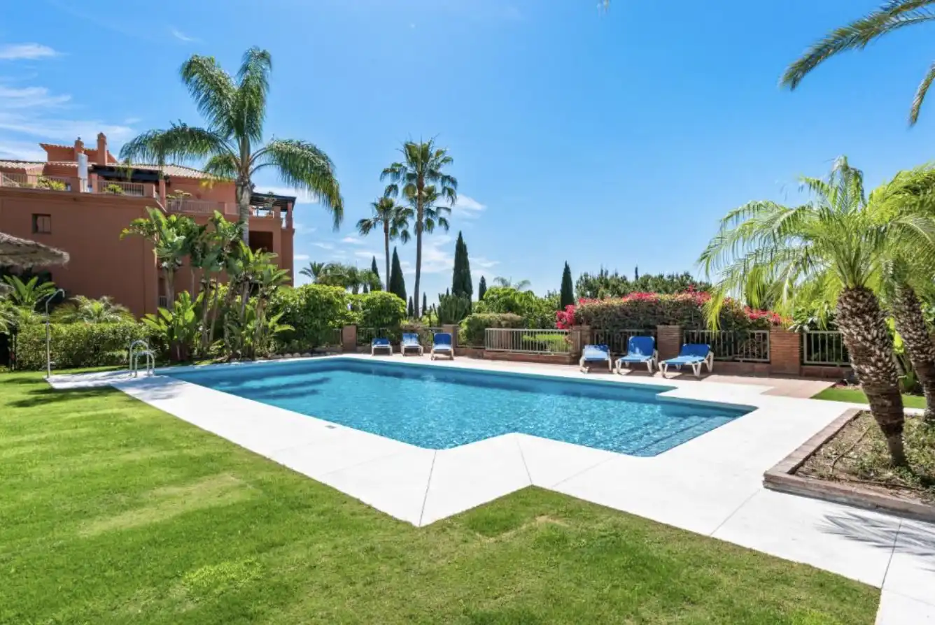 Jardí de Apartament de lloguer en Benahavís amb Aire condicionat, Calefacció i Terrassa