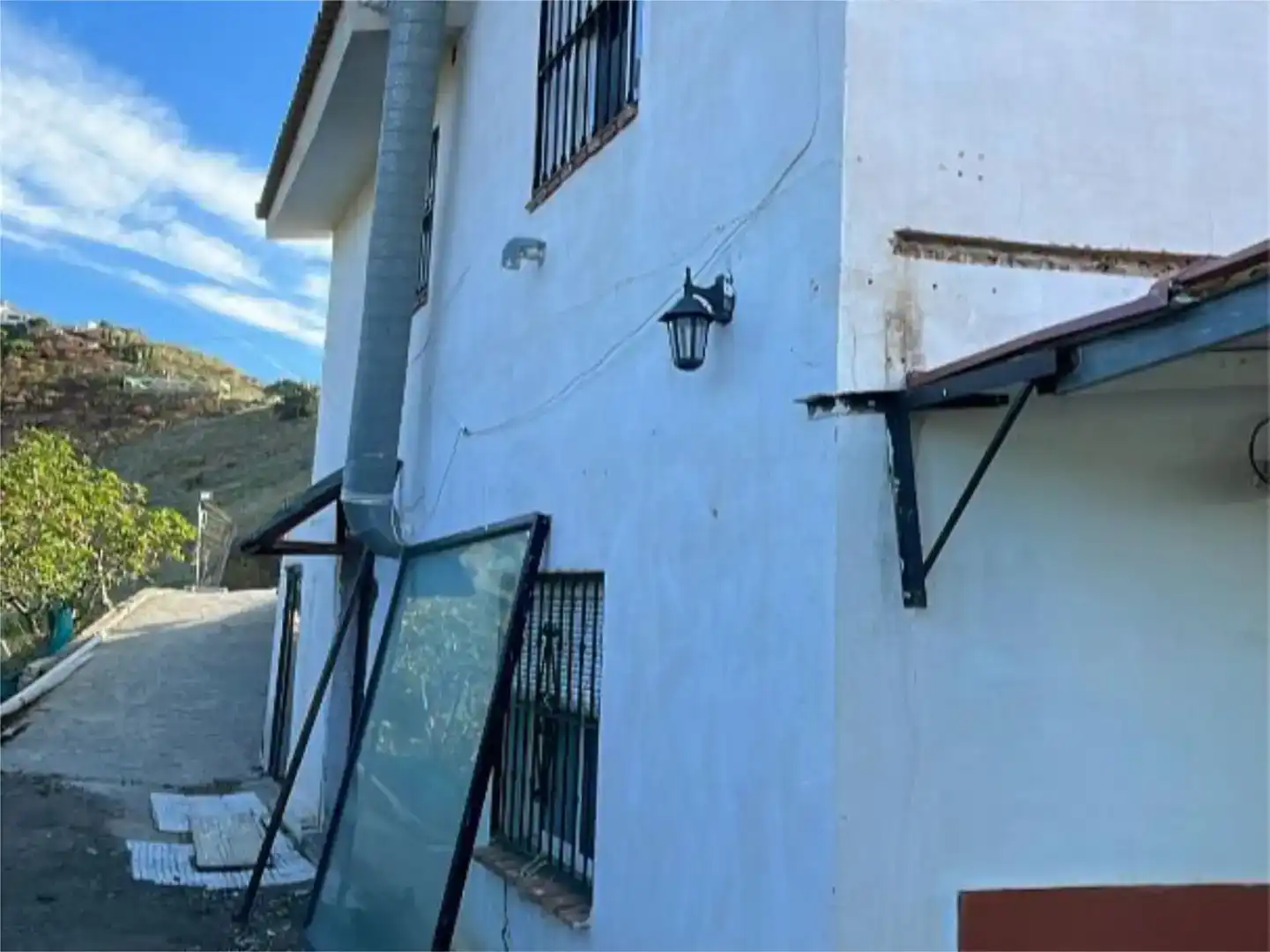 Vista exterior de Finca rústica en venda en El Borge amb Piscina i Balcó