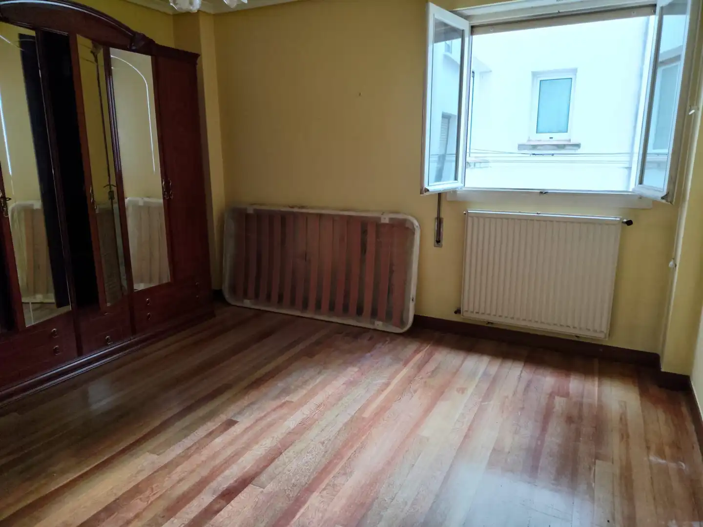 Habitación de Piso en venta en Irun  con Calefacción, Parquet y Trastero