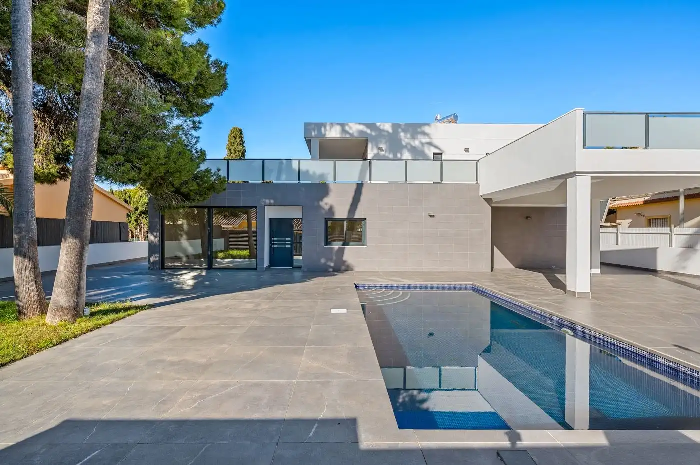 Detached house with pool for sale in Orihuela Costa