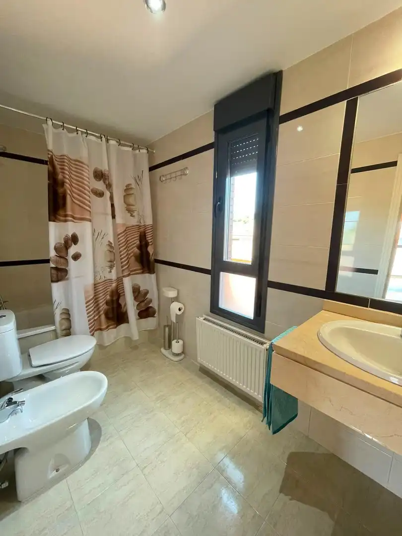 Badezimmer von Dachboden zur Miete in El Molar (Madrid) mit Heizung, Terrasse und Balkon