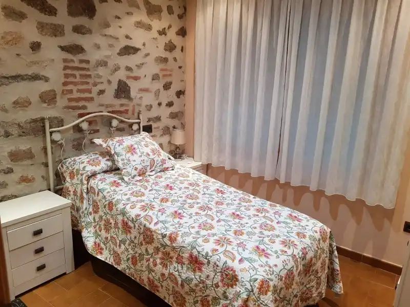 Dormitori de Casa o xalet en venda en Tejeda de Tiétar amb Aire condicionat, Calefacció i Jardí privat