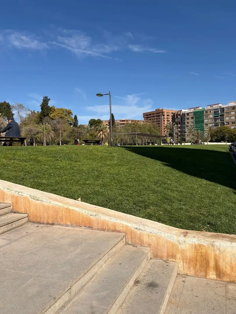 Außenansicht von Garage zum Verkauf in Valencia