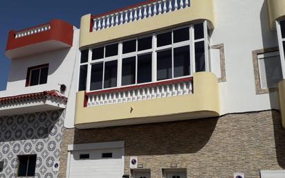 Außenansicht von Wohnung zum verkauf in Las Palmas de Gran Canaria mit Terrasse und Balkon